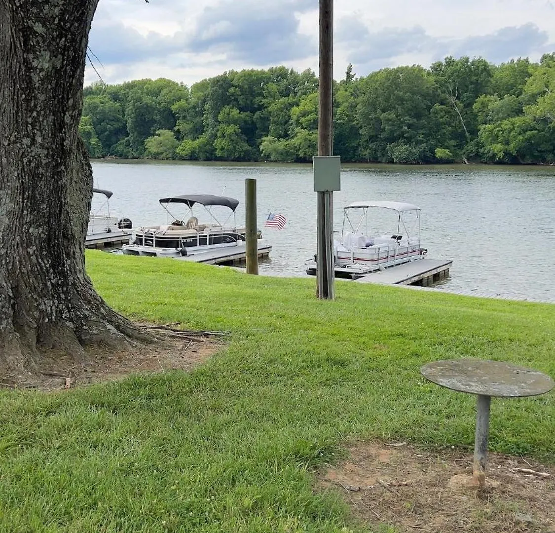 Best Getaway Place In Richmond 0*,